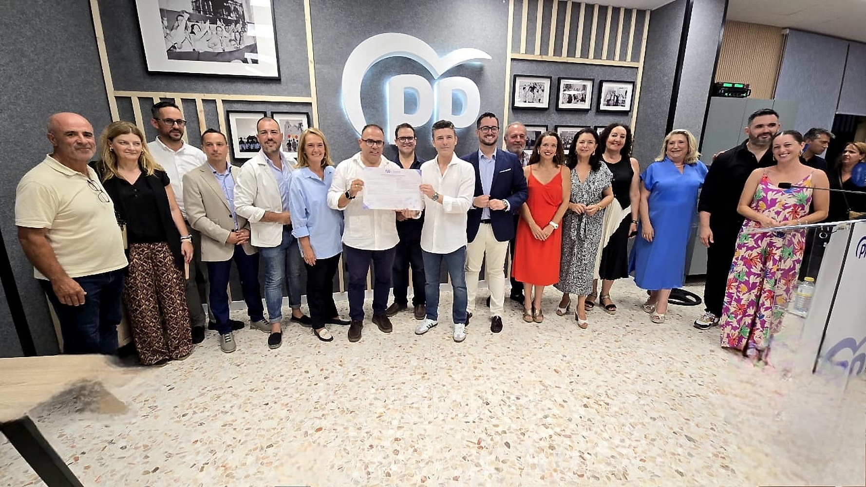 El PP de Almuñécar y La Herradura inaugura su nueva sede como